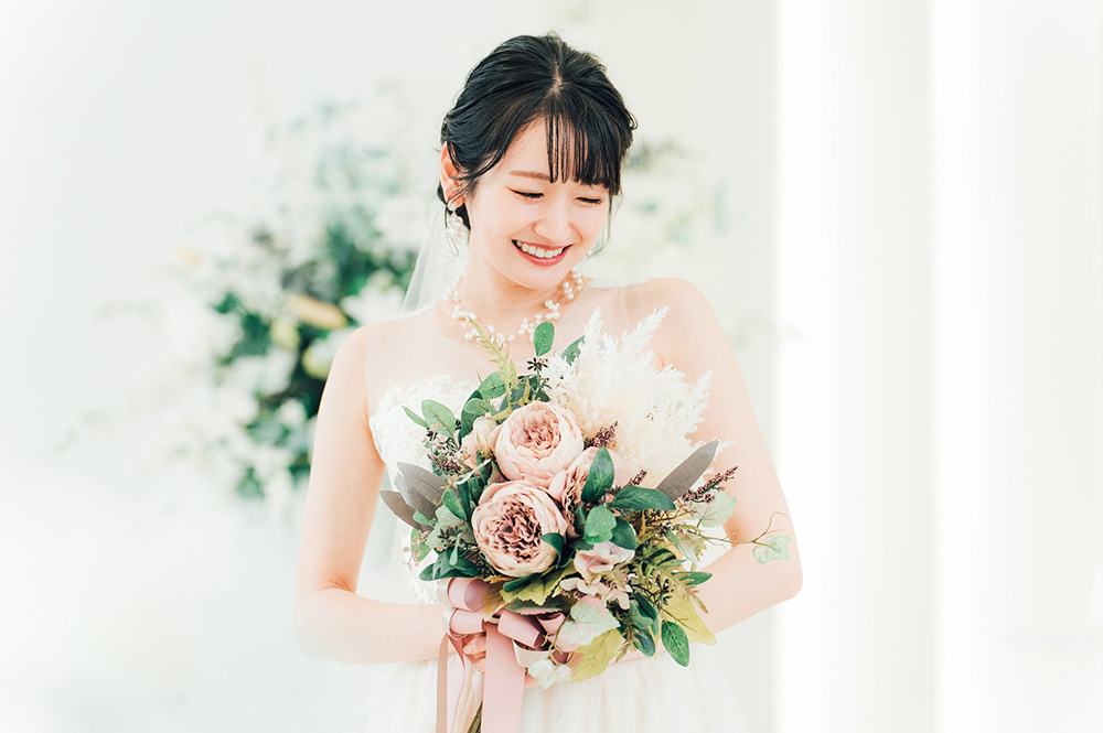 ブライダルスタイリストとは｜結婚式の衣装選びをサポートするお仕事